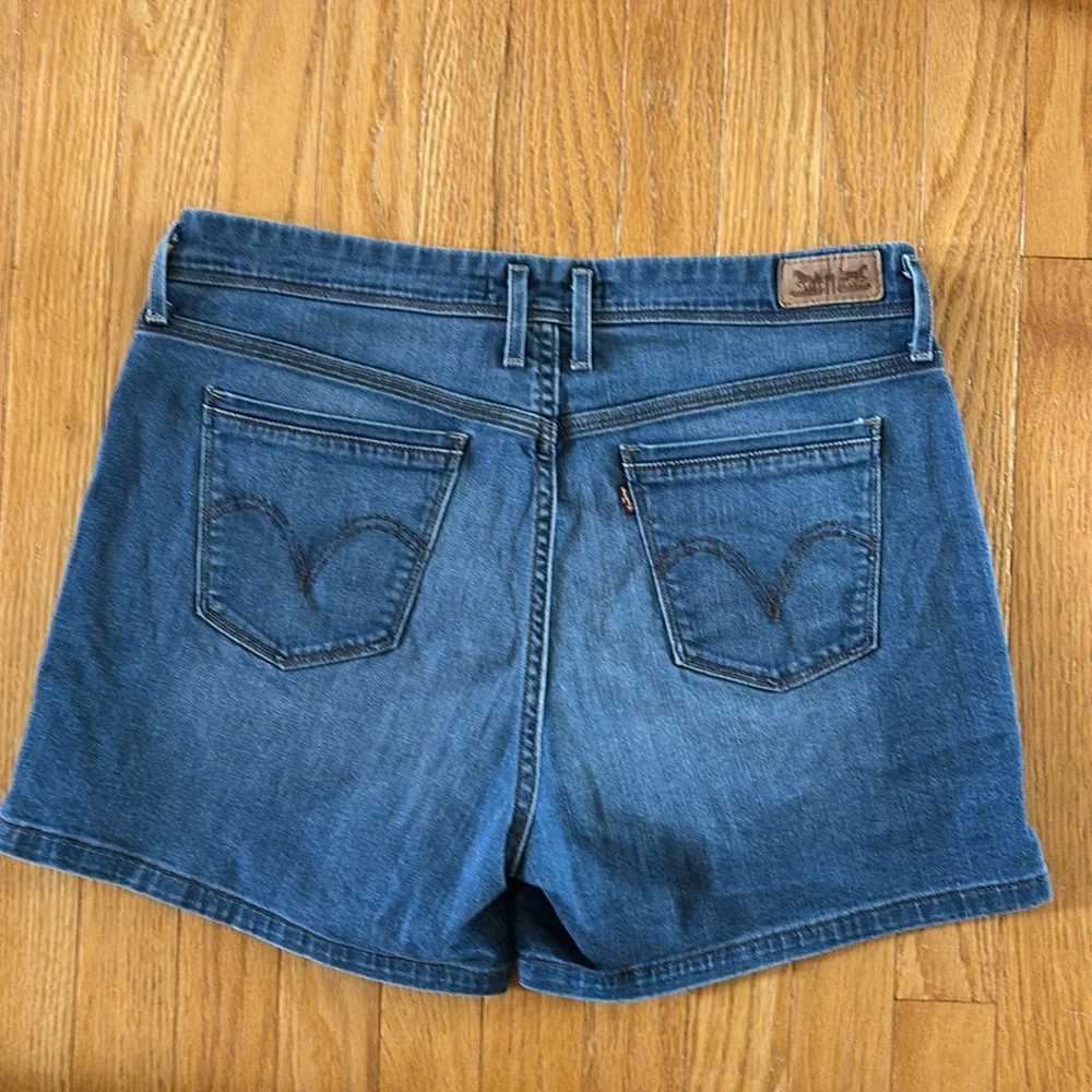 Levi’s‎ Jean Denim Shorts stretch 5” inseam women’s size 12
